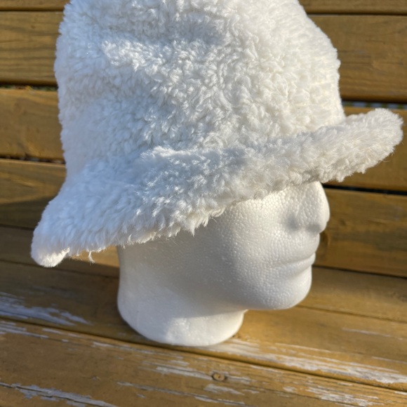 Open Edit NWOT Off White Faux Fur Bucket Hat OS - Picture 2 of 3